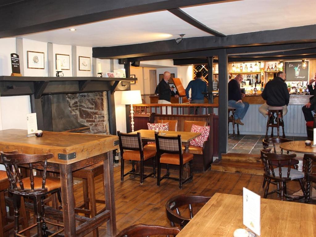 Cockhaven Arms Hotel Bishopsteignton ภายนอก รูปภาพ