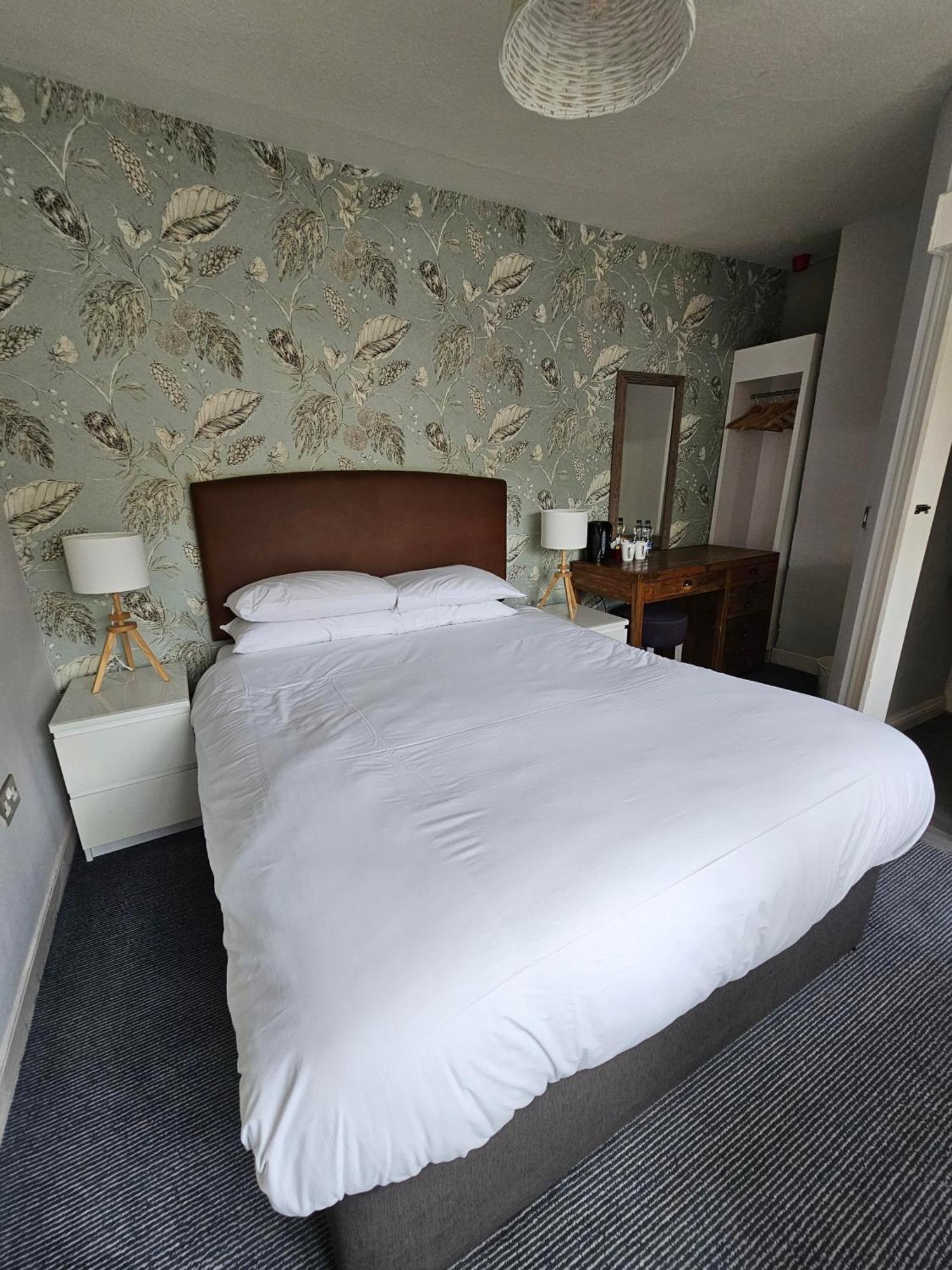 Cockhaven Arms Hotel Bishopsteignton ภายนอก รูปภาพ