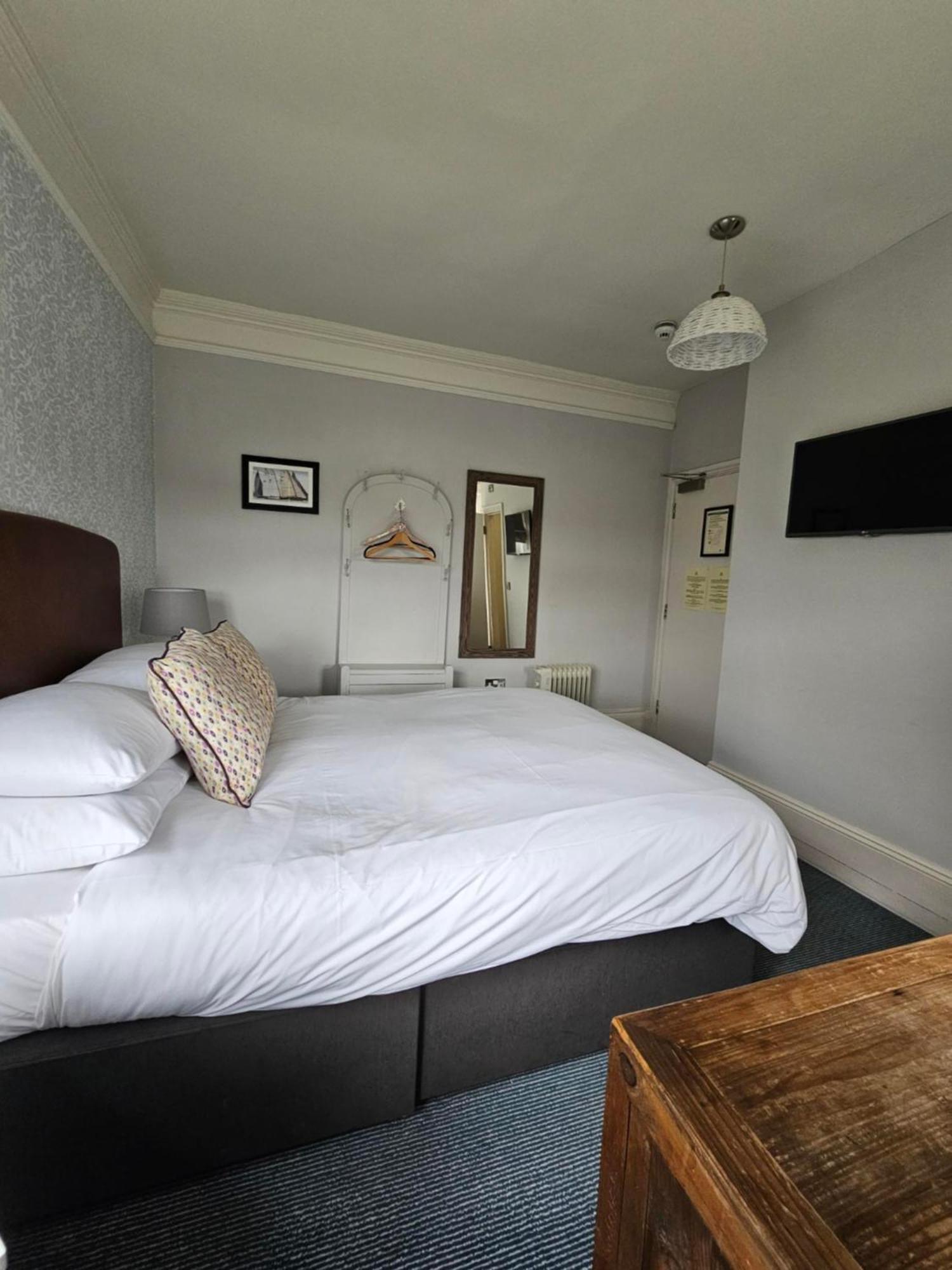 Cockhaven Arms Hotel Bishopsteignton ภายนอก รูปภาพ
